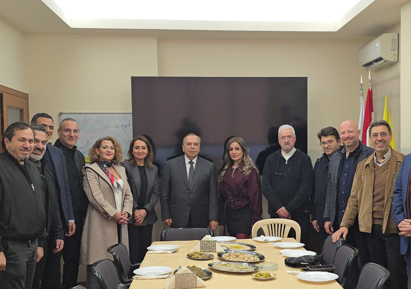 لقاء بين مؤسسة لابورا والرابطة المارونية: تعزيز التعاون والتنسيق للحفاظ على الحضور